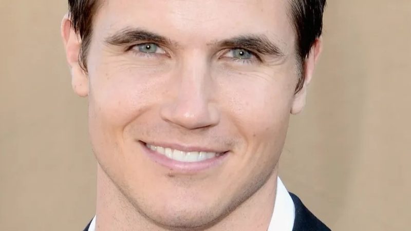 Robbie Amell Fan Mail Address